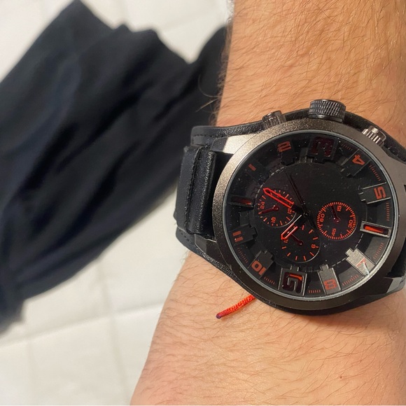 Watch - Picture 3 of 3